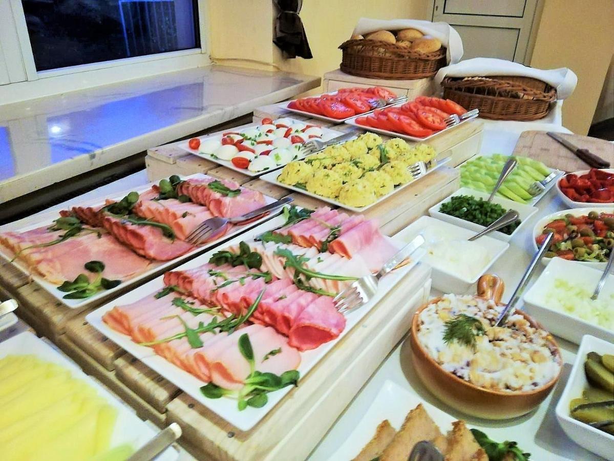 Hotel Tirest Grebiszew 外观 照片