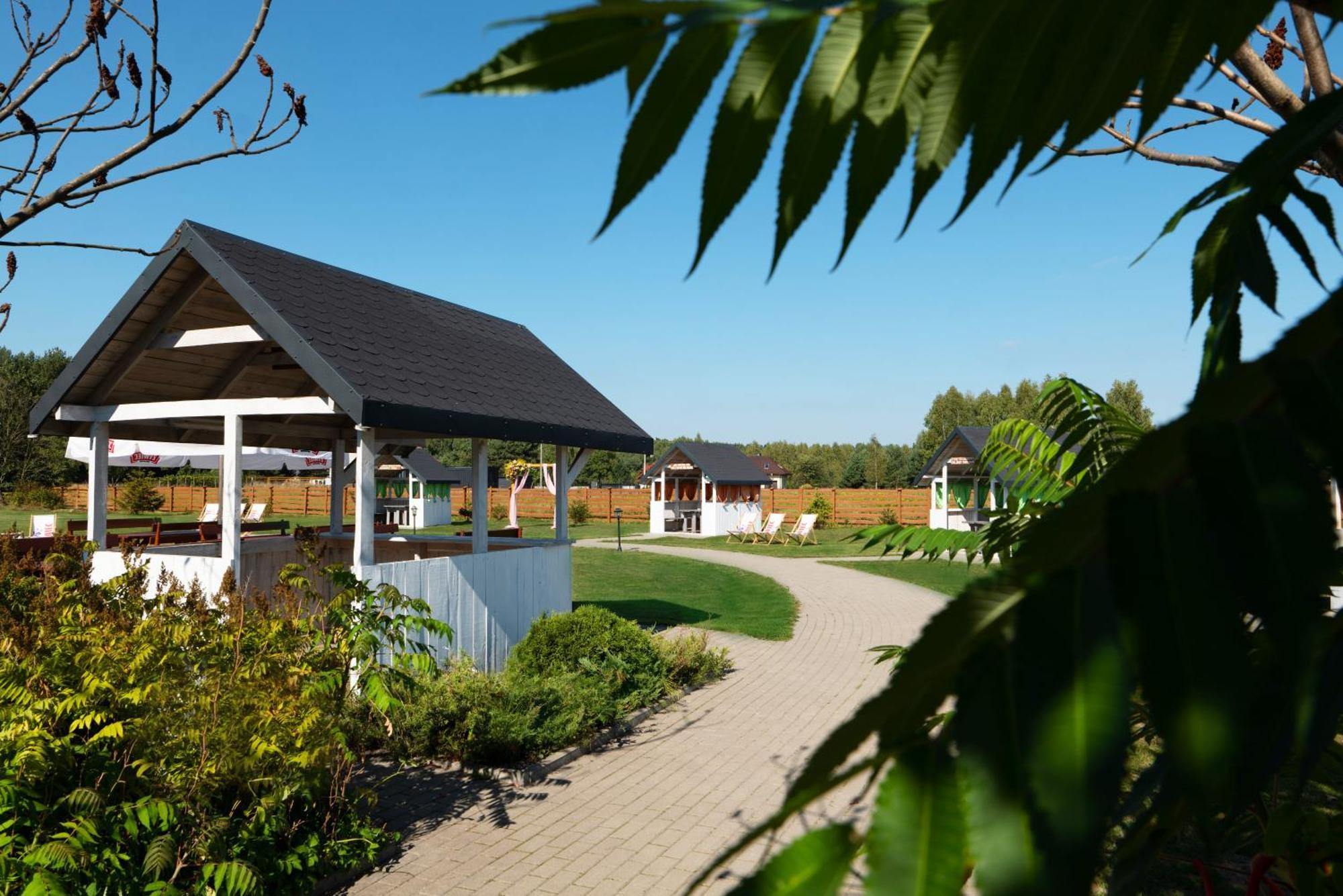 Hotel Tirest Grebiszew 外观 照片