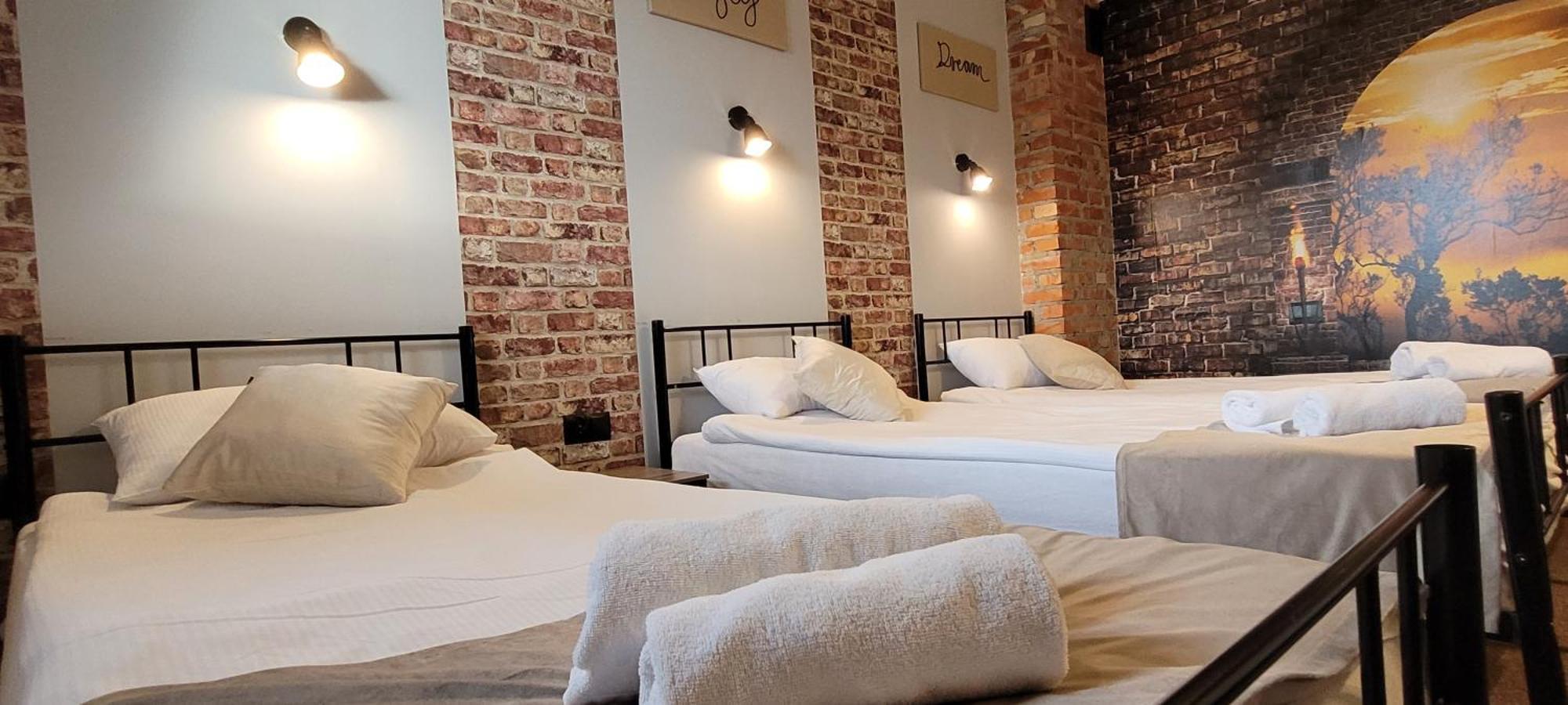 Hotel Tirest Grebiszew 外观 照片