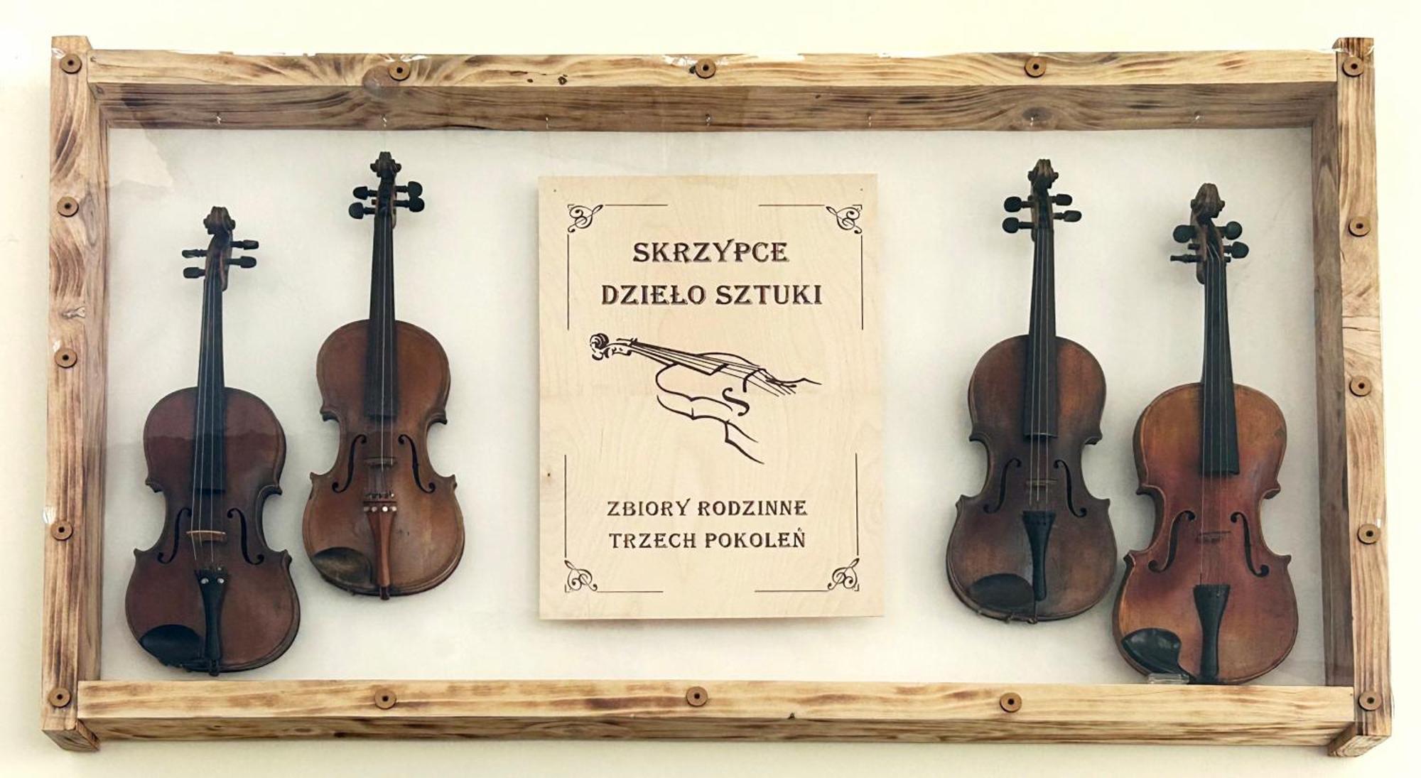 Hotel Tirest Grebiszew 外观 照片